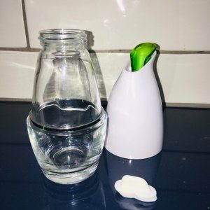 PRICE IS FIRM!  Prepara Glass Pourer with Stopper